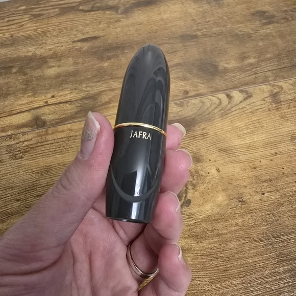 New Jafra Treatment Lipstick - Picture 9 of 10
